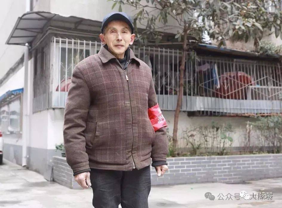 门卫老董，日常琐事的温暖旋律最新章节