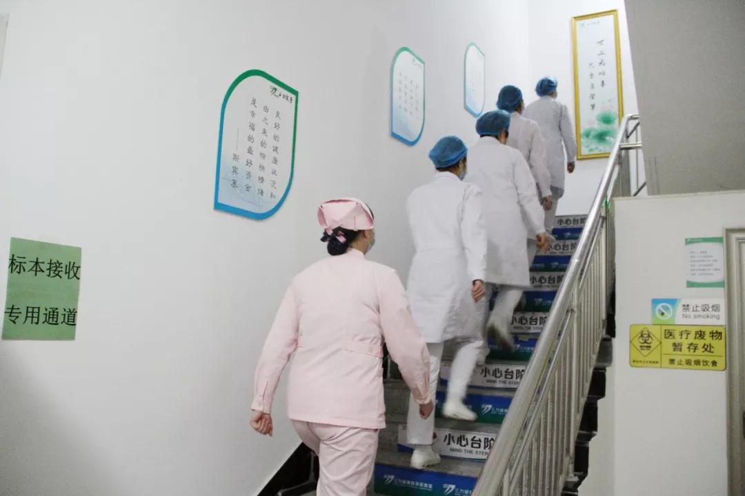 最新冠形病毒，小巷深处的独特邂逅